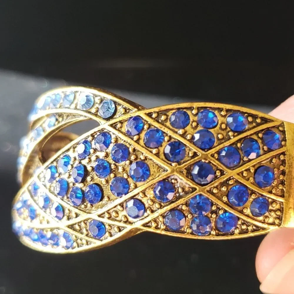 VNTG Goldtone Two-toned Blue Rhinestone Bracelet